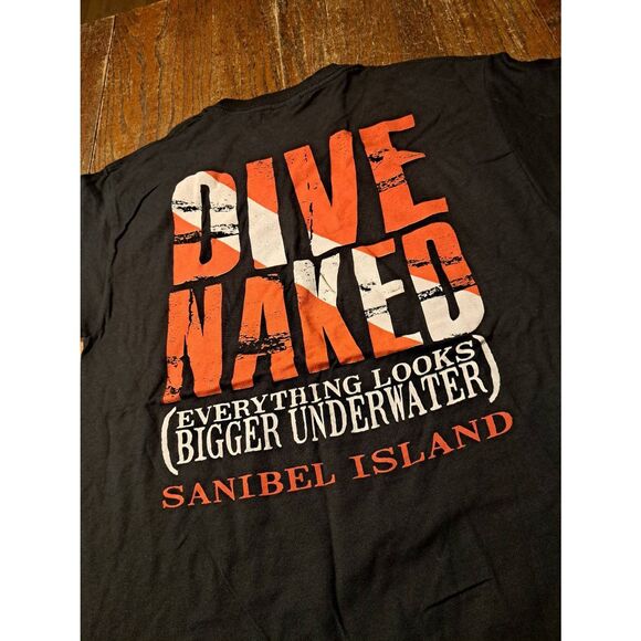 New DuckCo Dive Naked Looks Bigger Sanibel Island Shirt Medium Funny Beach Tee - Picture 2 of 3